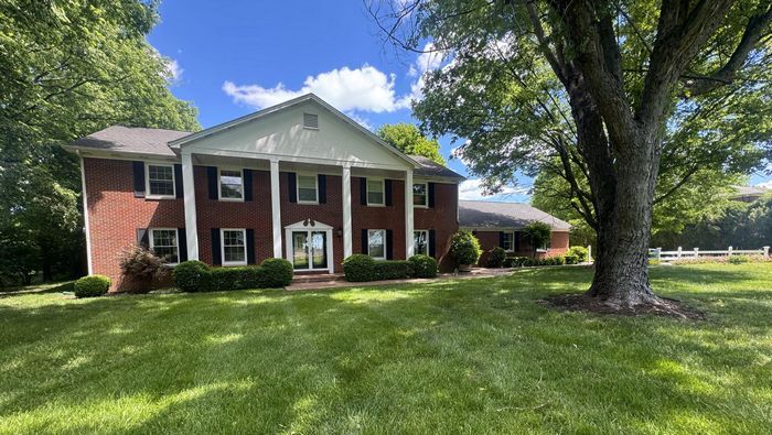 Real estate auction image for ABSOLUTE Real Estate Auction: 1050 Bluegrass Pike, Danville Ky