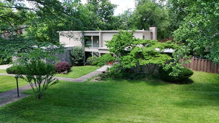 Auction image for ABSOLUTE Real Estate Auction: 2049 Lakeside Dr, Lexington, KY