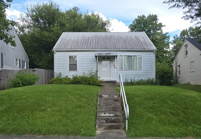 Real estate auction image for ABSOLUTE Real Estate Auction: 860 Darley Drive, Lexington Ky