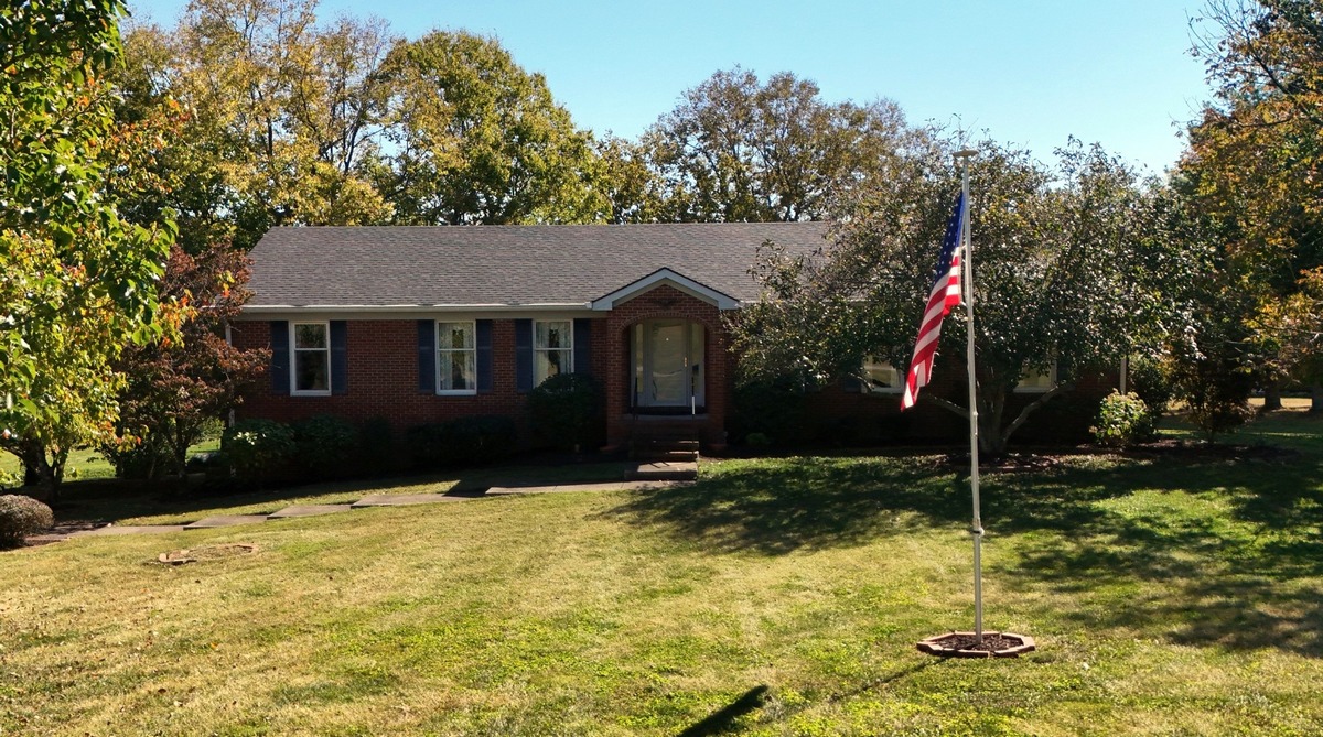 Auction image for ABSOLUTE Real Estate Auction: 136 Lake Country Rd, Nicholasville Ky